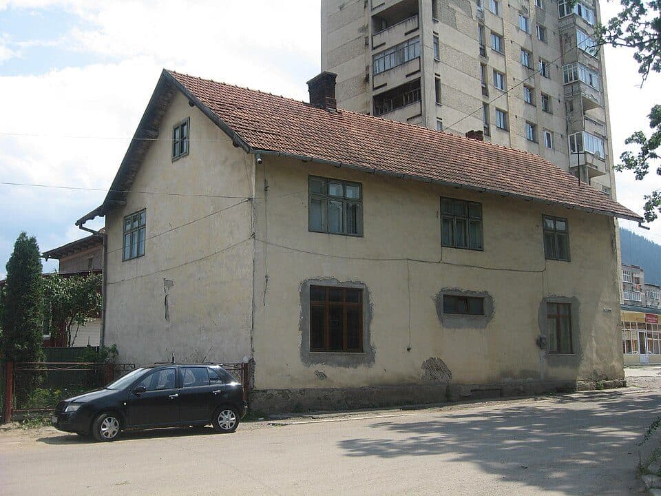 Câmpulung Moldovenesc – Culmea Munceii Rarăului – Hotel Rarău (blue stripe)