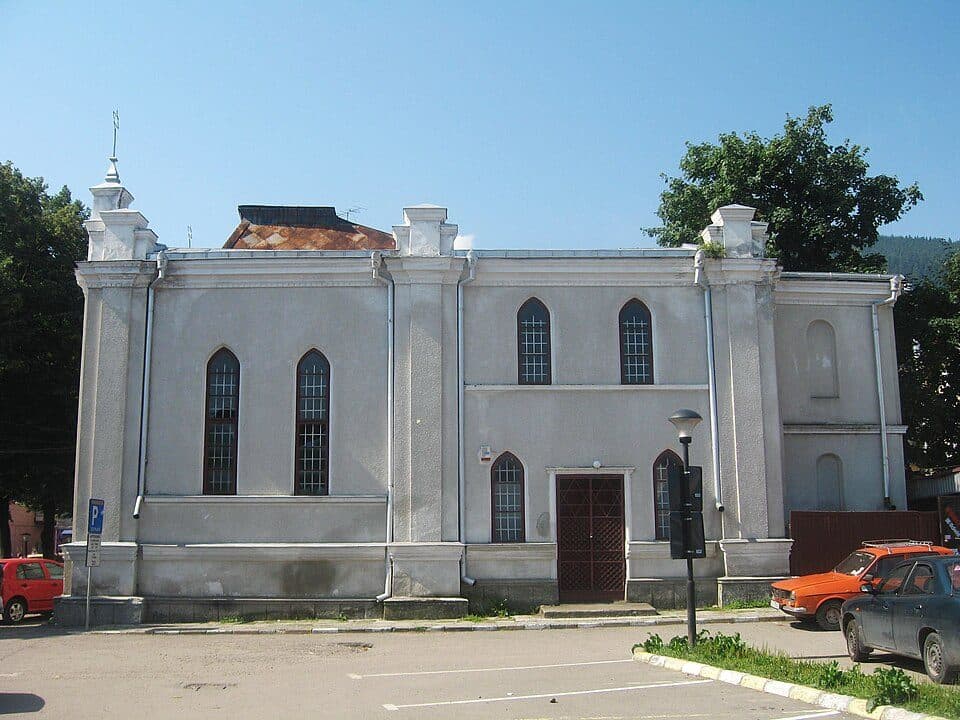 Câmpulung Moldovenesc – Culmea Munceii Rarăului – Hotel Rarău (blue stripe)