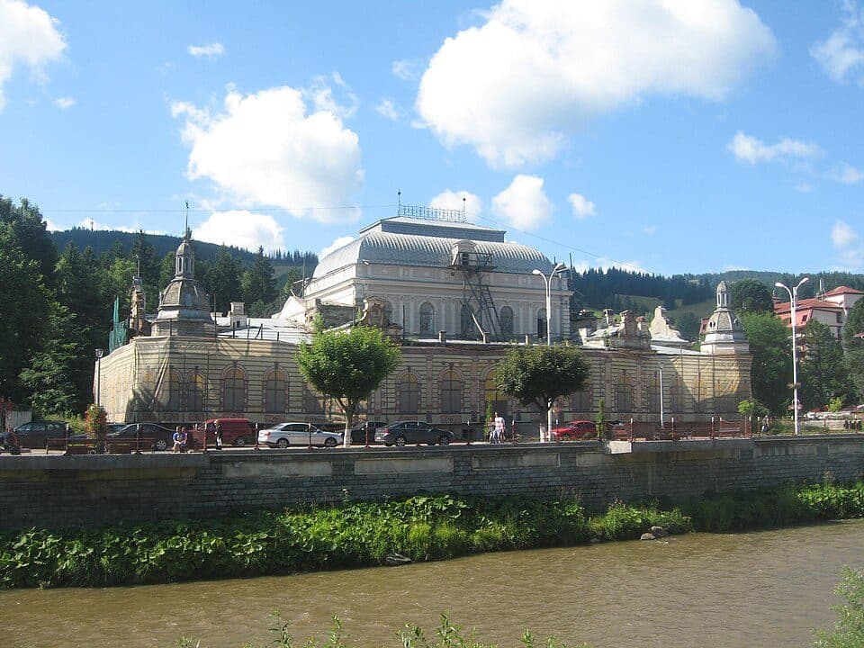 Cazinoul Vatra Dornei (Dornelor-Palast) — Foto 3