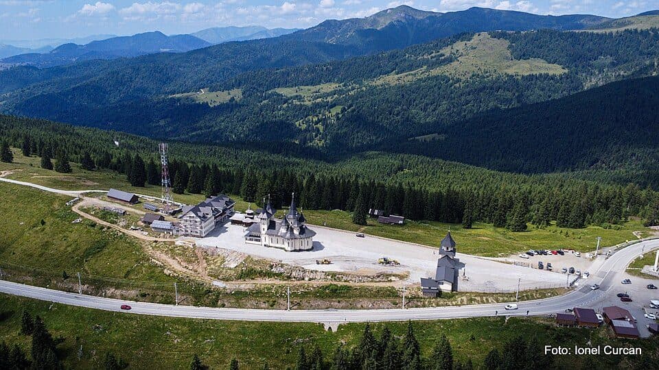 Pasul Prislop - intersecție traseul BR (sub Vf. Hăjmaru) - Vf. Cearcănul - Valea Furului - Borșa