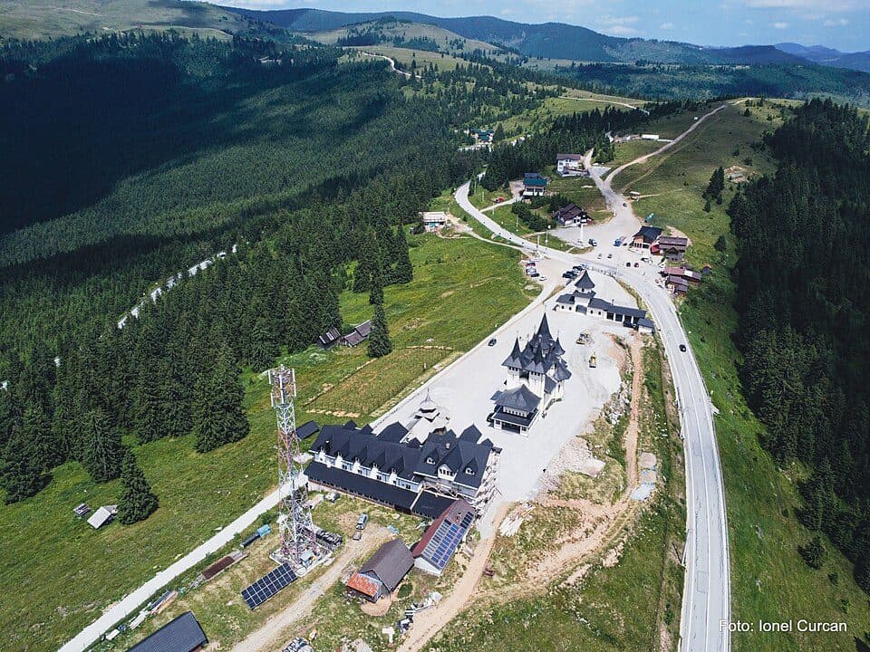 Pasul Prislop - intersecție traseul BR (sub Vf. Hăjmaru) - Vf. Cearcănul - Valea Furului - Borșa