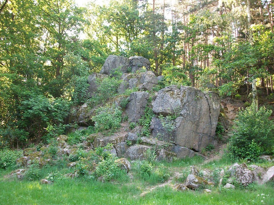 Wanderweg Wilkau-Haßlau – Quarksteine – Niedercrinitz – Filzteich (gelb)