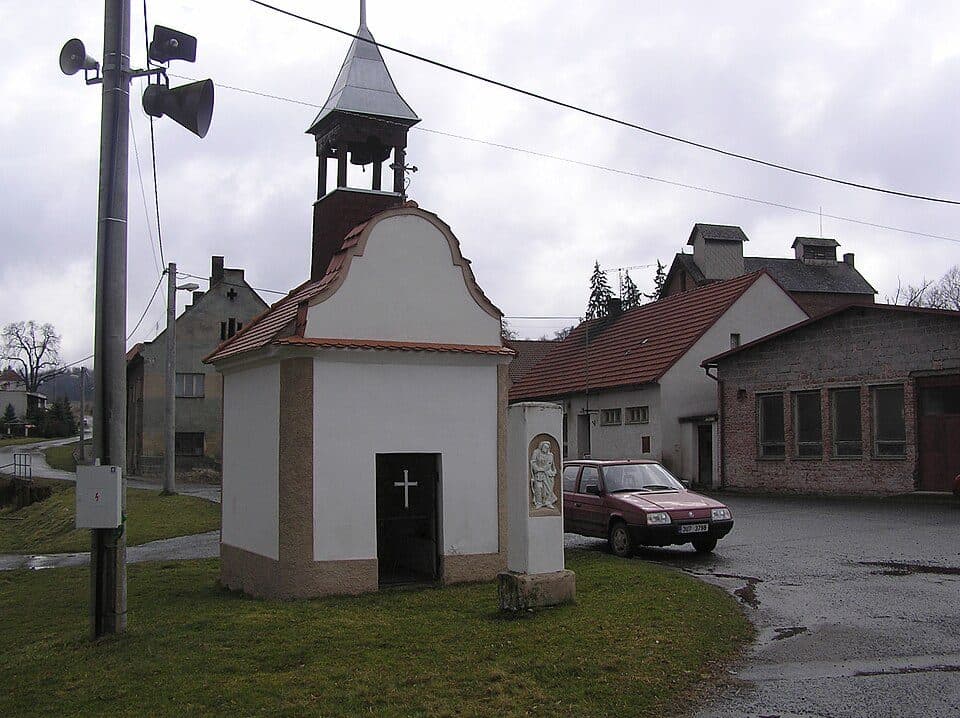 [Z] Na Boru (rozc.) - Hřivice (žst): odbočka k Hřivické jeskyni