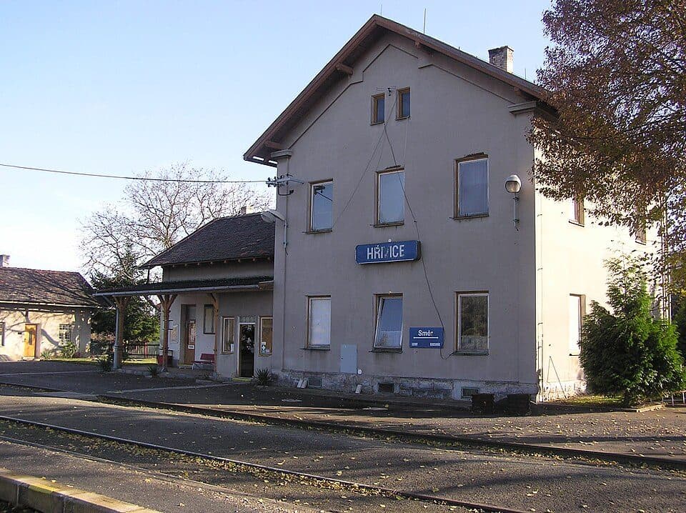 [Z] Na Boru (rozc.) - Hřivice (žst): odbočka k Hřivické jeskyni