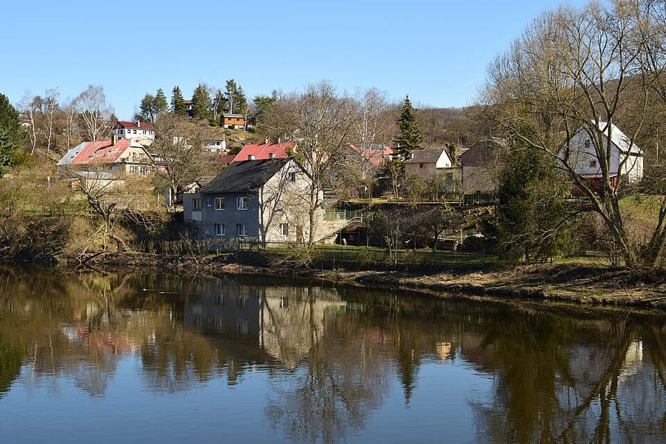 [M] Klášterec nad Ohří (žst.) - Měděnec (žst.)