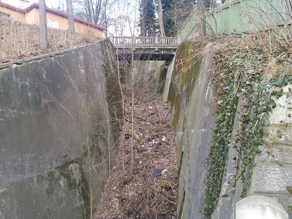 rozestavěná lanová dráha  Tži kříže