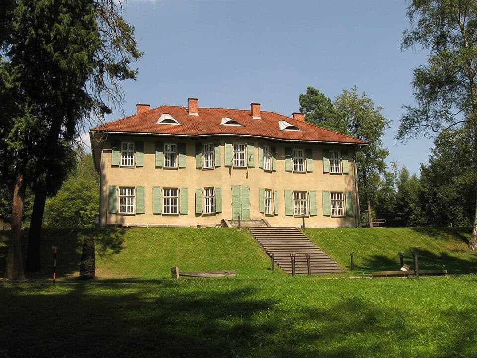 okružná trasa Mestský úrad - u Šustkov - Vojtov vrch - u Gundášov - Hladký vrch - Kalinov - Mestský úrad