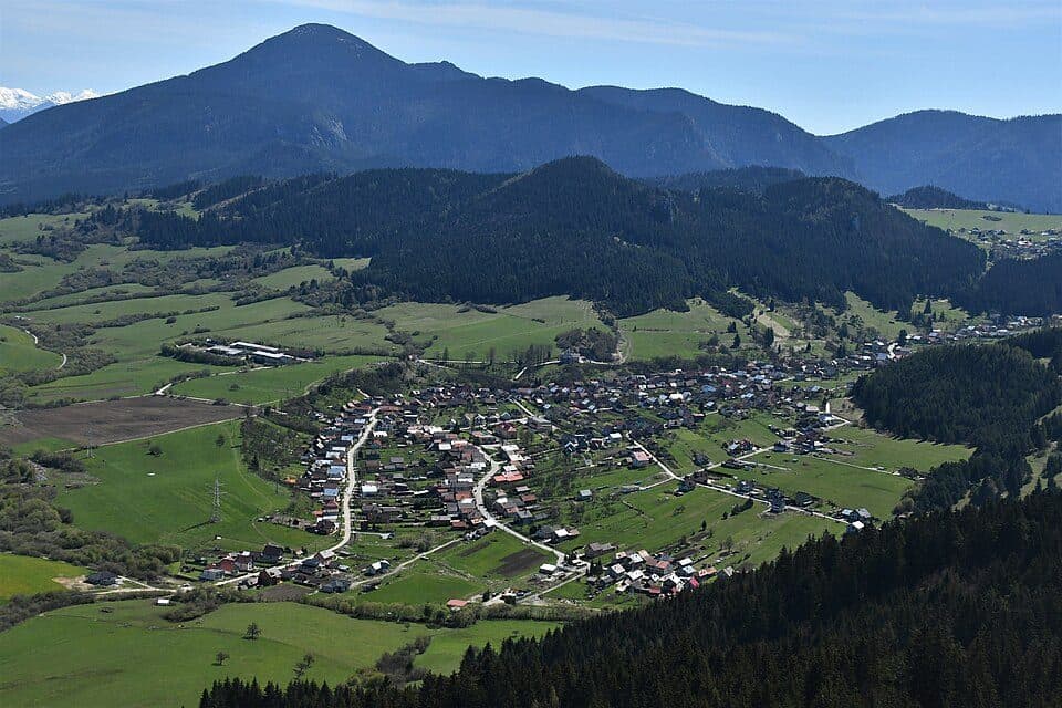 Komjatná