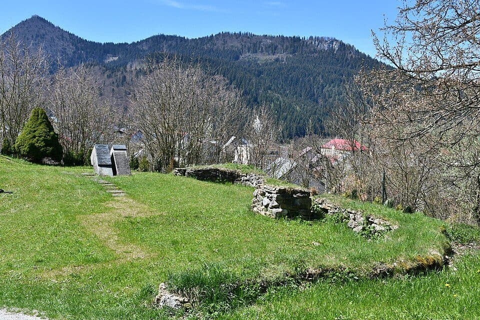 Komjatná - Sedlo pod Ostrím - Zaškov