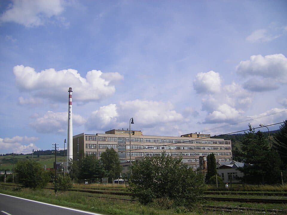 8576V
