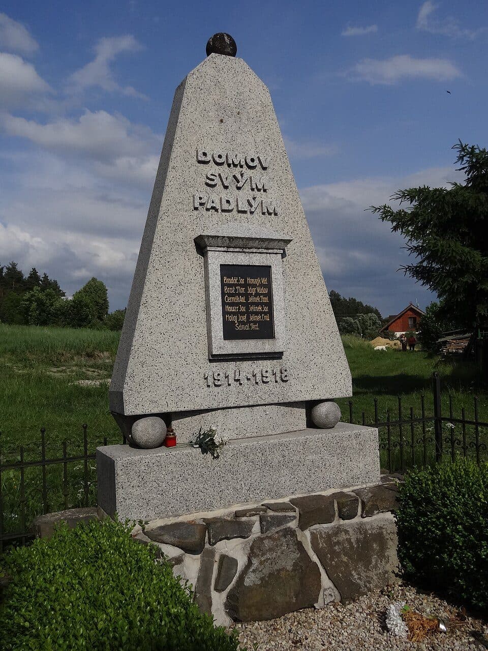 [M] odbočka: Křížová cesta a Kaple Božího hrobu