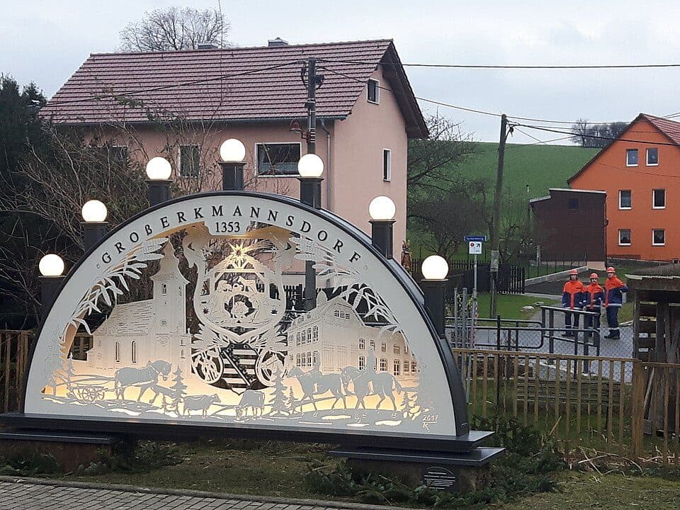 Gelber Strich "Volkersdorf-Weixdorf-Ullersdorf"