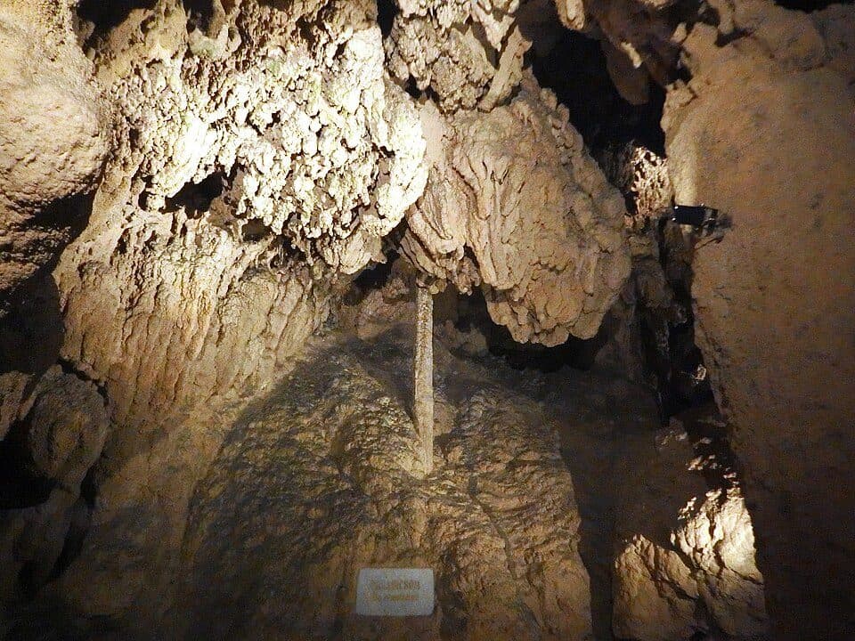 Anna Cave — photo 2