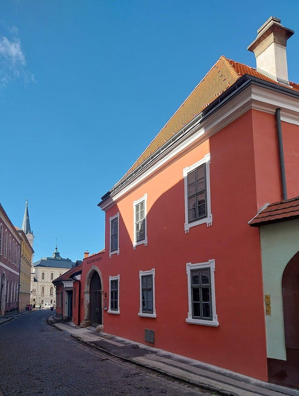 IVV, kék (Esztergom, vá. – Vaskapu Th. – Barát- kút – Esztergom, vá.)