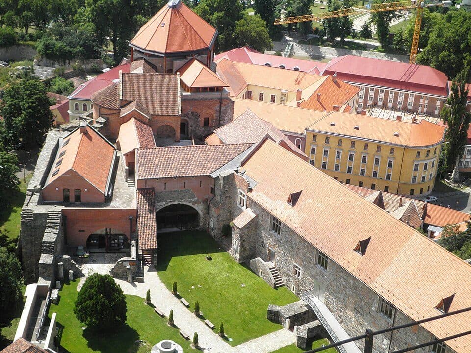 IVV, kék (Esztergom, vá. – Vaskapu Th. – Barát- kút – Esztergom, vá.)