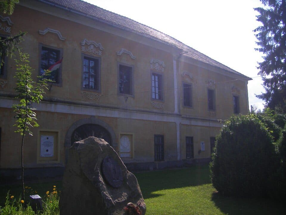 Z (Kemence – Diósjenő)