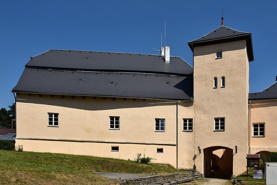 bývalá tvrz Dešenice