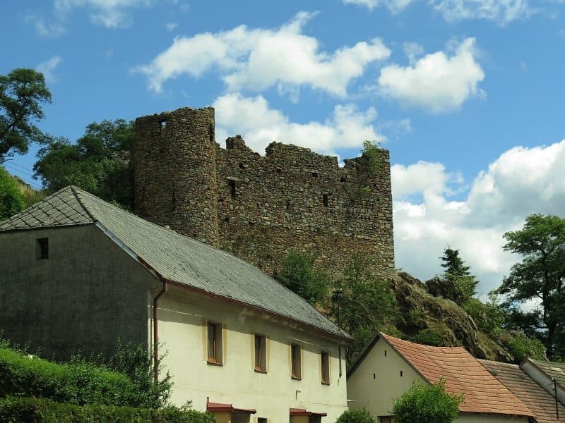 Tvrz Zavlekov