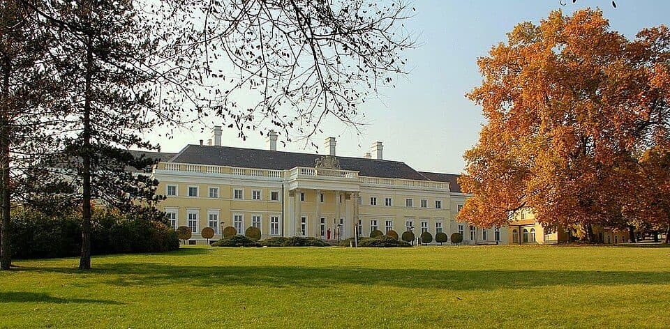 Pałac Esterházych w Csákvár i jego zabytkowy park — zdjęcie 1