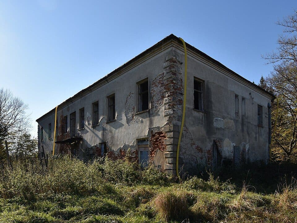 Dwór w Uhercach Mineralnych — zdjęcie 3