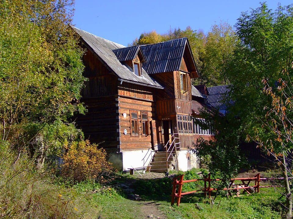 Polana Zoniowskie - byłe schronisko Gorczańska Chata