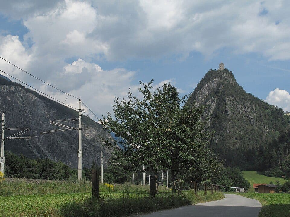 Burgruine Kronburg — zdjęcie 2