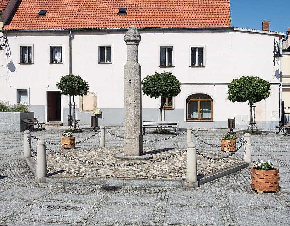 Pręgierz w Bystrzycy Kłodzkiej — zdjęcie 2