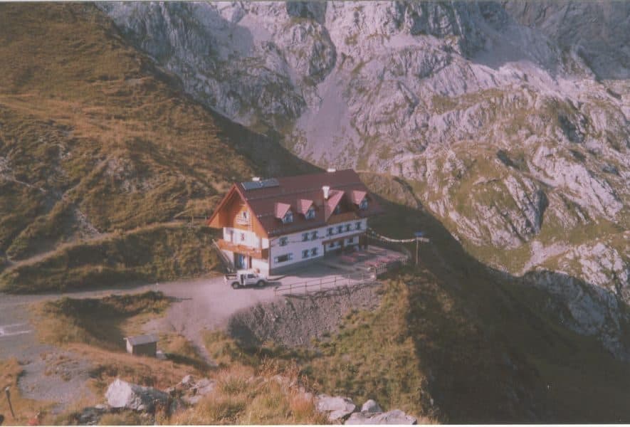 Rifugio Giovanni e Olinto Marinelli (temporarily closed)