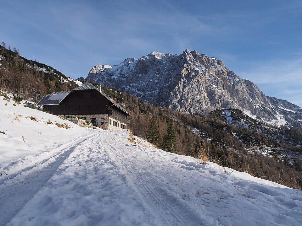 Tičarjev dom na Vršiču — Foto 2
