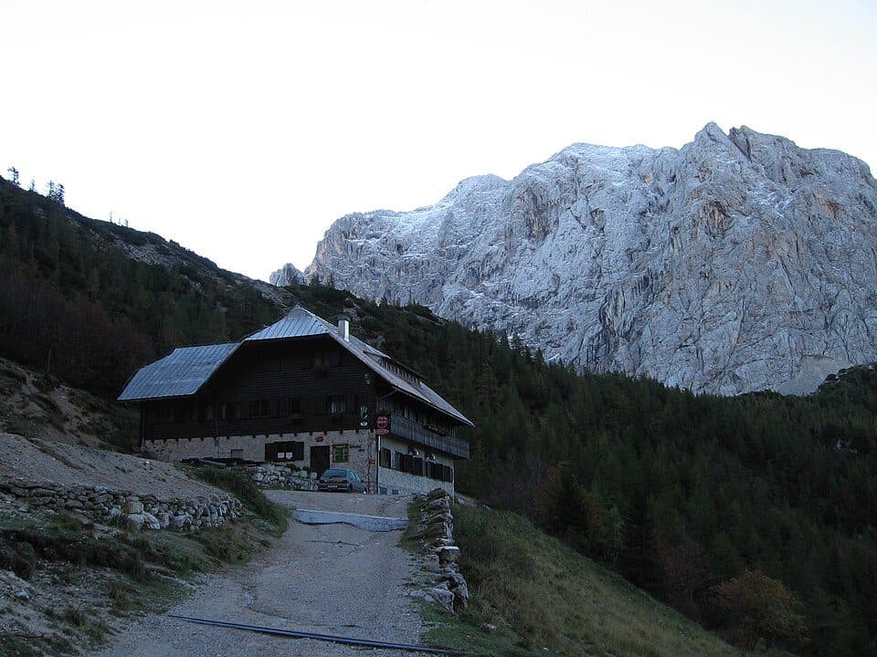 Tičarjev dom na Vršiču
