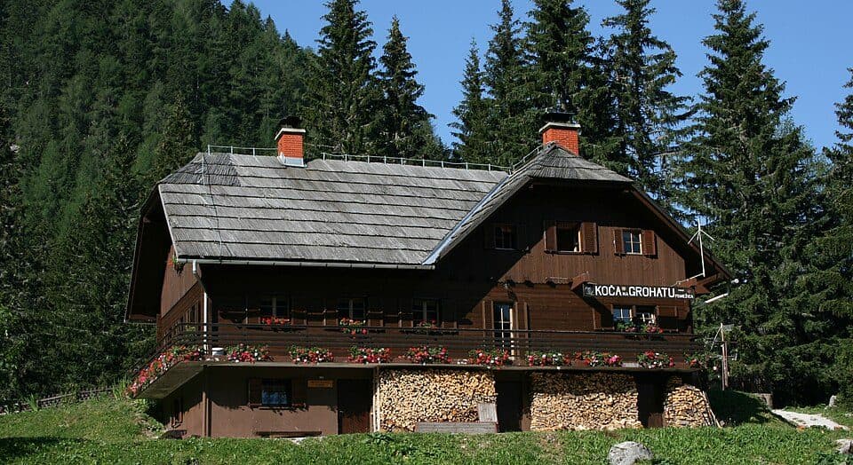 Koča v Grohatu pod Raduho