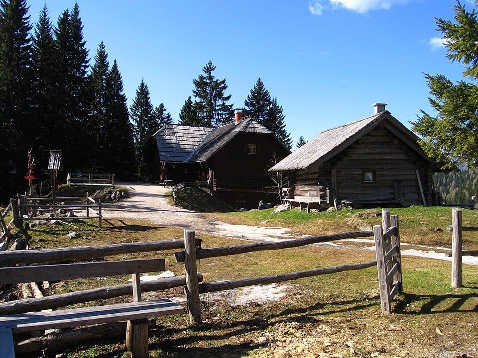 Koča v Grohatu pod Raduho — fotografia 3