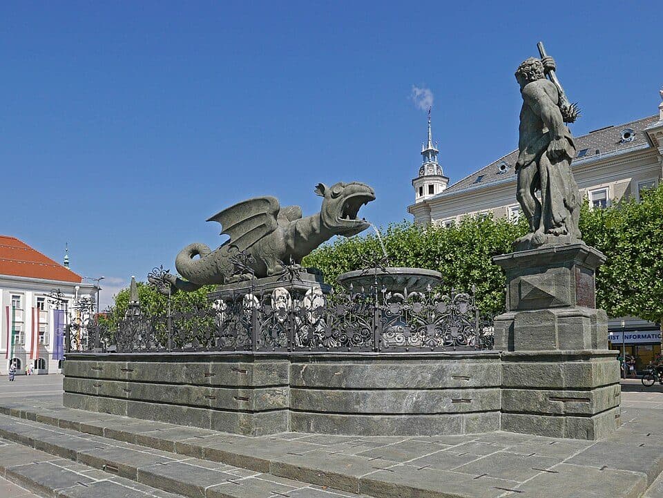 Lindwurmbrunnen (Klagenfurt)