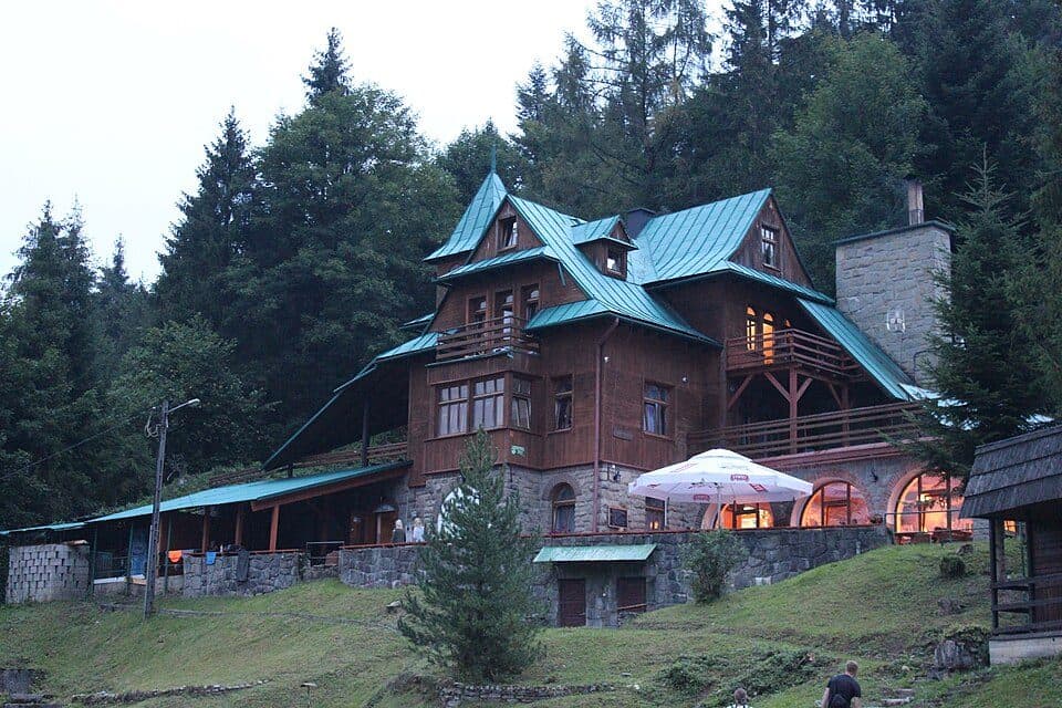 Lesnica, škola - Sedlo pod Šafranovkou, štátna hranica