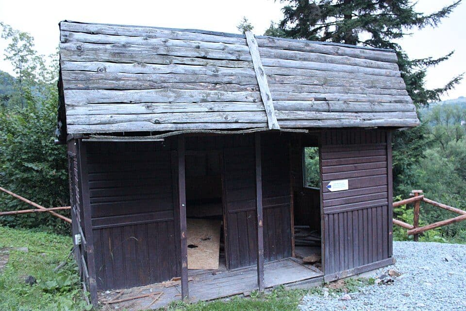 Lesnica, škola - Sedlo pod Šafranovkou, štátna hranica