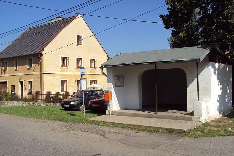 odbočka na zřícenunu hradu u Hvězdy
