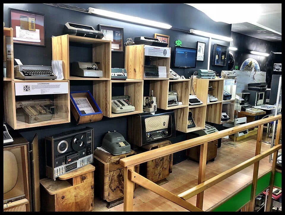 "Peek & Poke" old computers museum