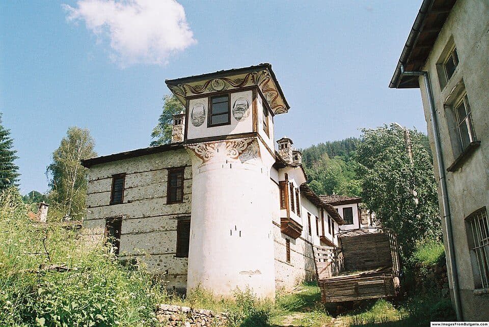 Агушеви конаци