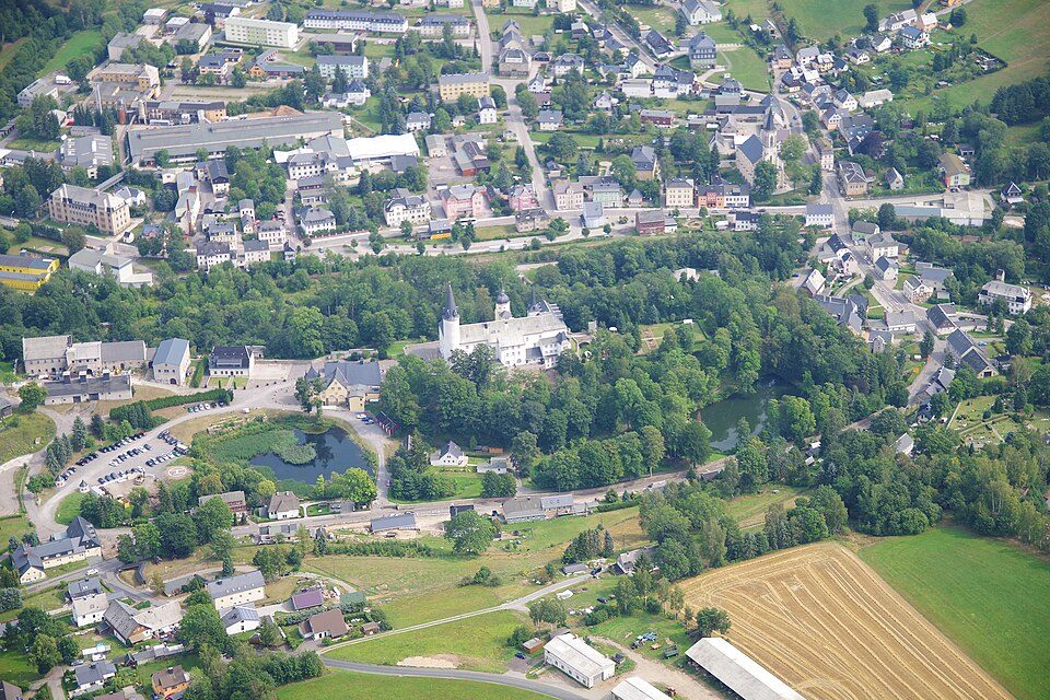 Grüner Balken Raum Neuhausen