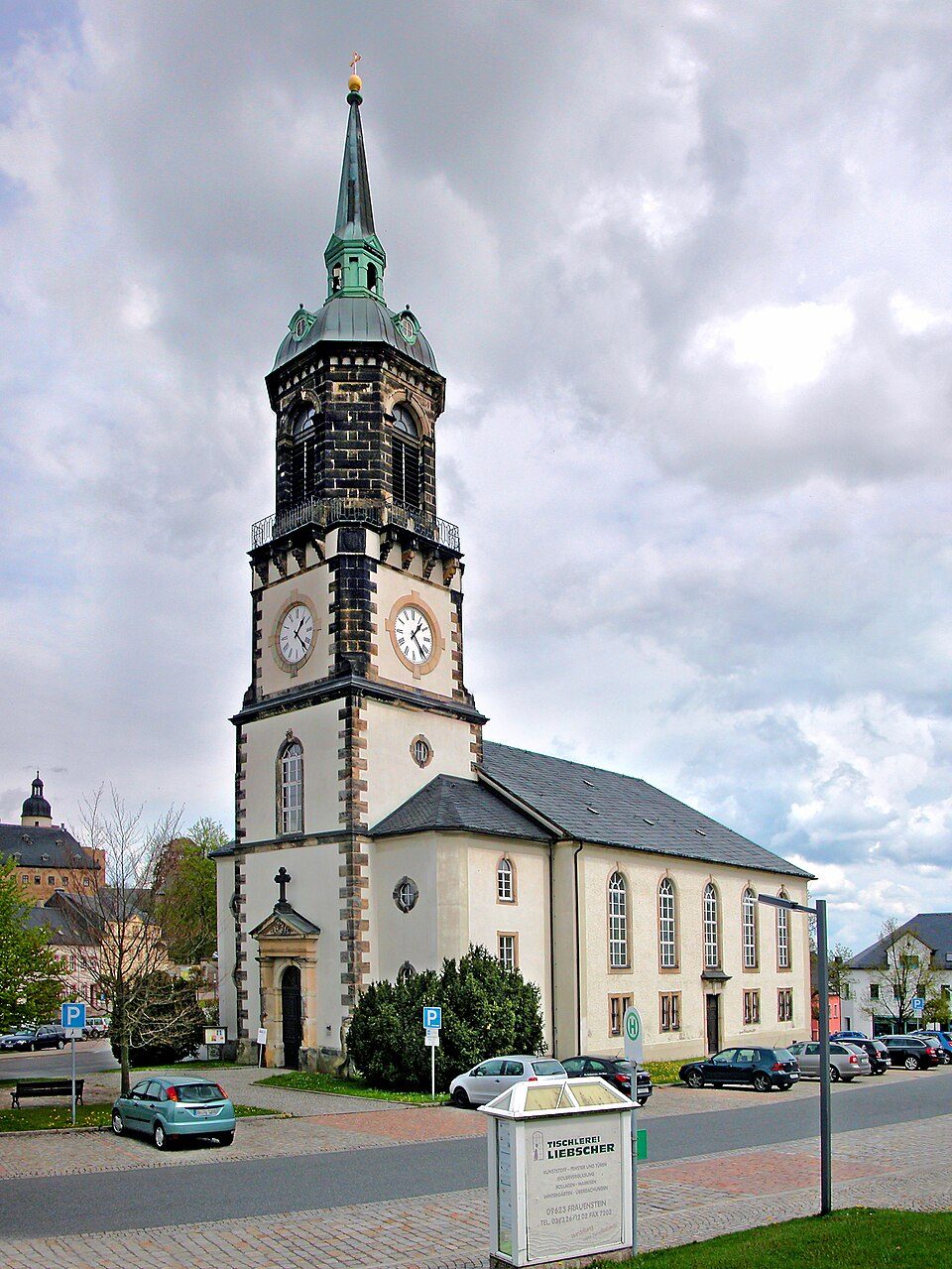 Gelber Strich, weißer Grund