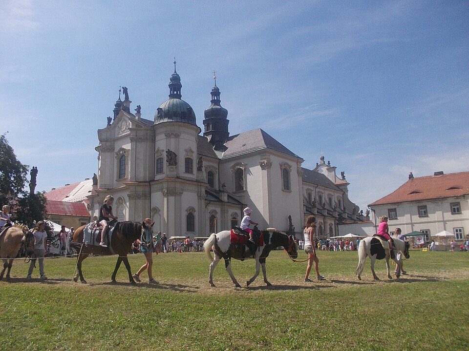 NS Přírodou a dějinami Oseka