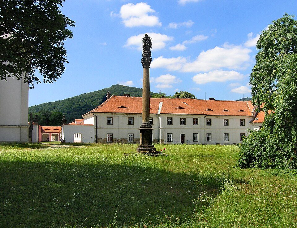 NS Přírodou a dějinami Oseka