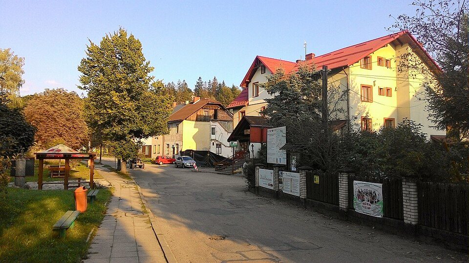 Zwardoń Dworzec Beskidzki - Osiedle Mały Rachowiec