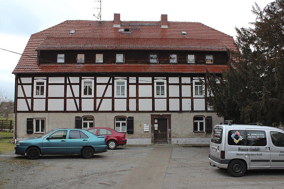 Gelber Strich "Volkersdorf-Weixdorf-Ullersdorf"