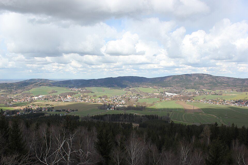 Cunewalde Kirche – Czorneboh (grüner Strich)