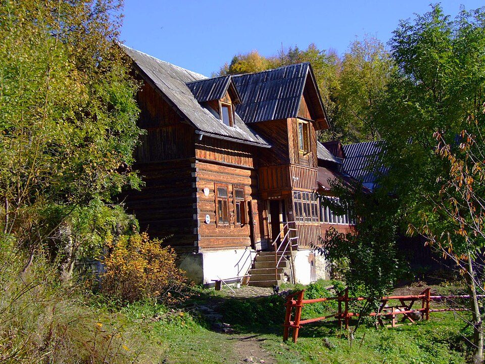 Polana Zoniowskie - byłe schronisko Gorczańska Chata