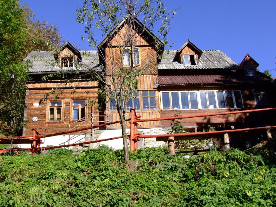 Byłe schronisko "Gorczańska Chata"