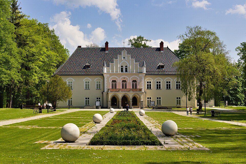 Dwór w Łodygowicach