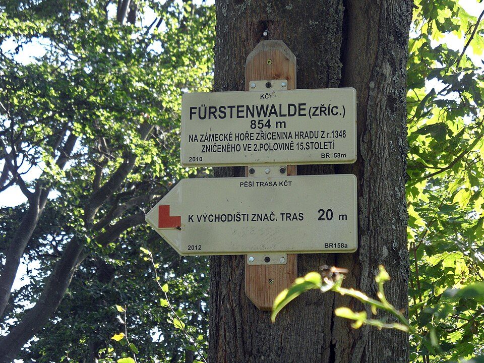 Vyhlídka na Zámecké hoře a zřícenina hradu Fürstenwalde