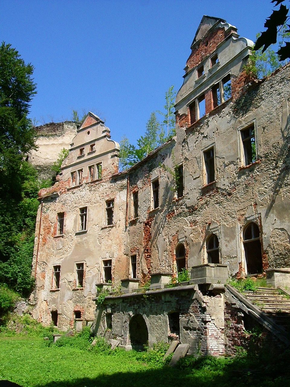 Komarno – Ruiny zamku Niesytno